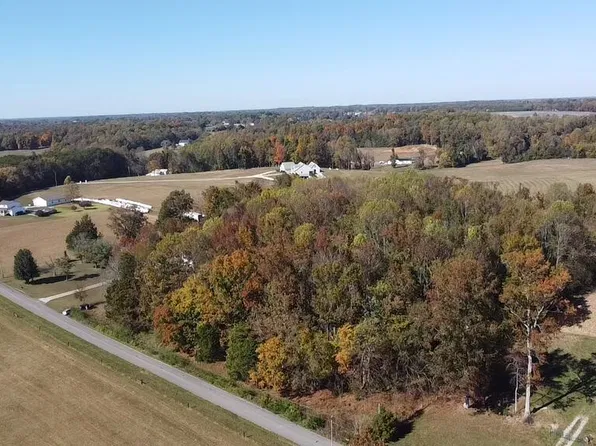 618 W D White Rd, Sparta, TN 38583