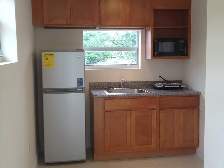223 NW 12th St #4 — Photo 10