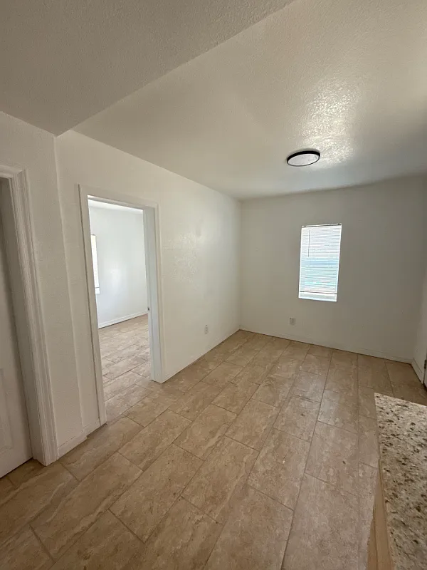 Affordable 2 Bedroom Apartment Near Downtown El Paso — Photo 3
