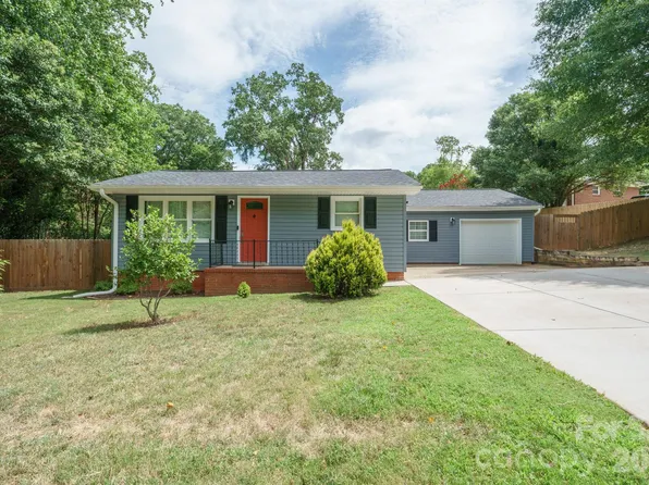 200 Point Cir, Belmont, NC 28012
