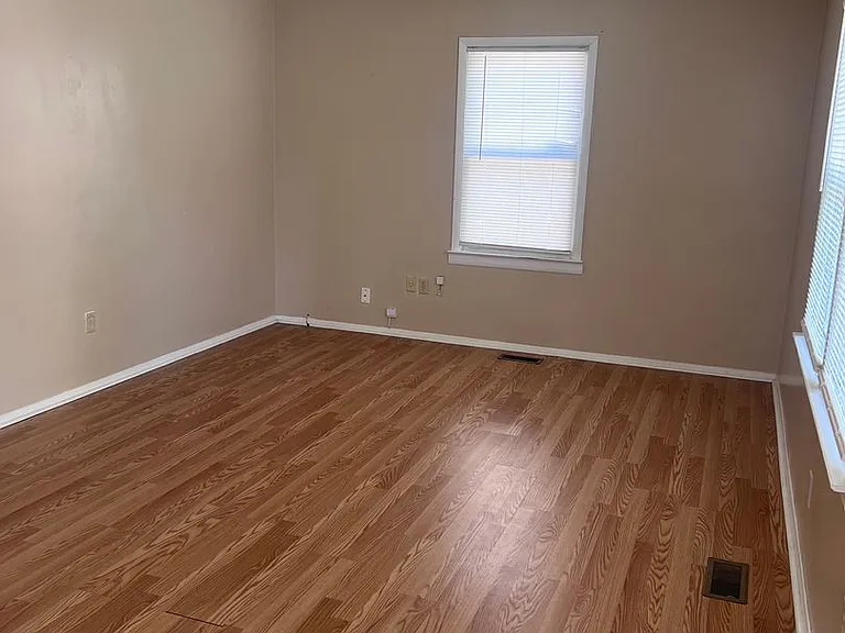 130 South Ave — Photo 2