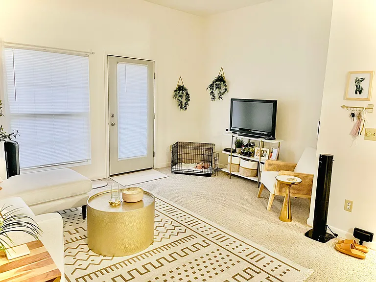 University Park Apartments near Cornell University — Photo 81