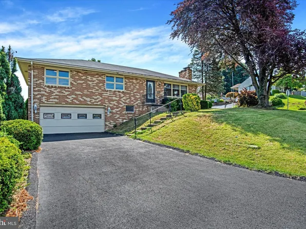 1400 Pieffers Ln, Steelton, PA 17113
