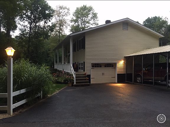 Paved driveway/carport 
