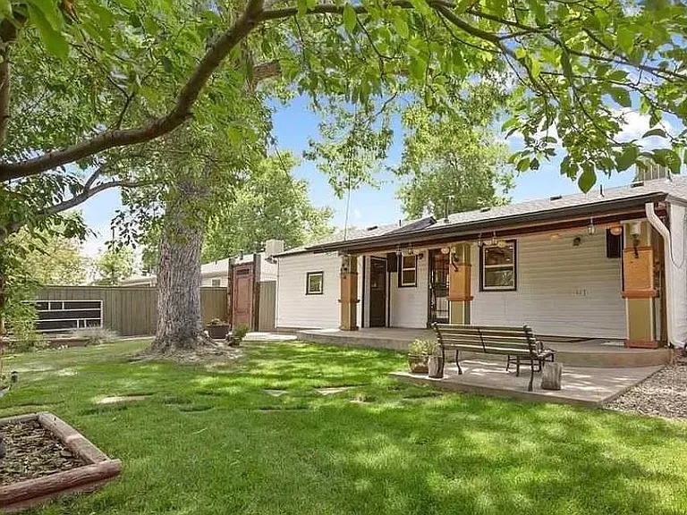 2414 Pierce St — Photo 2
