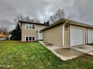 606 41st Ave S, Grand Forks, ND 58201