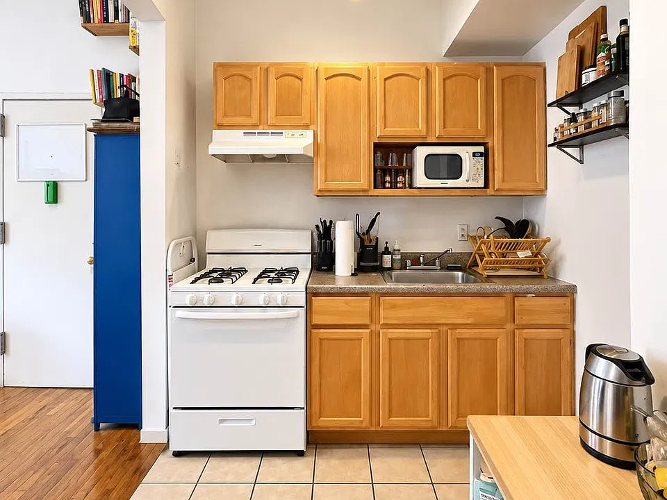 981 Greene Ave #2A