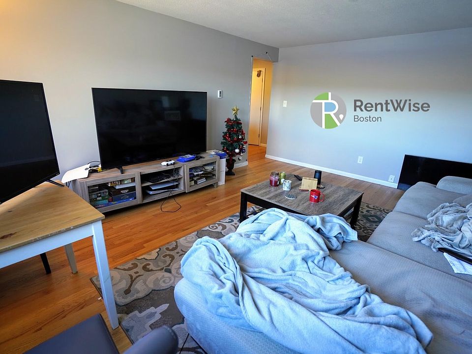 61 Crescent St Waltham MA Zillow