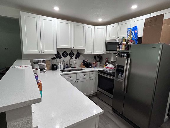 4th image of 9156 Lillian Ln