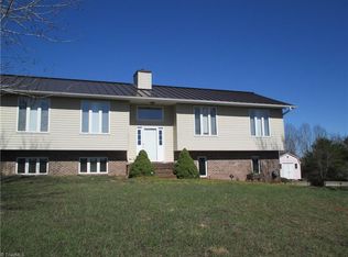 1320 Falcon Rd, East Bend, NC 27018