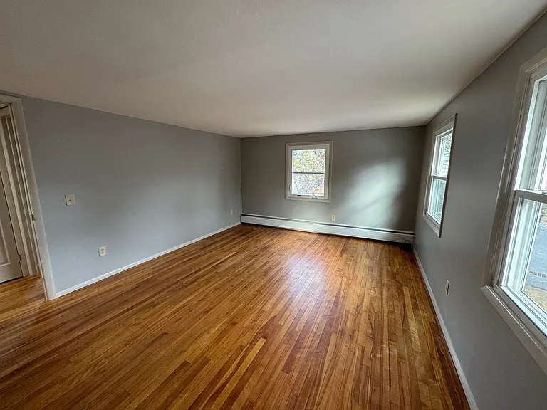 10 Hardy Ave — Photo 11
