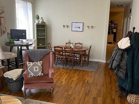 4th image of 241 N Sacramento Blvd #2