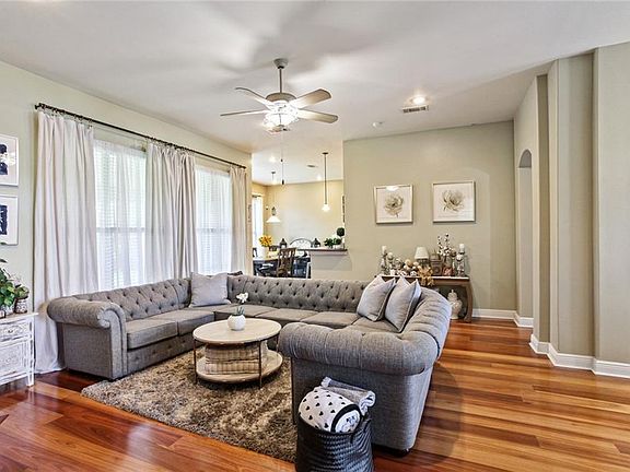5th image of 110 General Taylor Dr