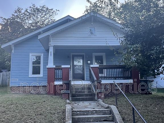 2nd image of 906 Dillard St
