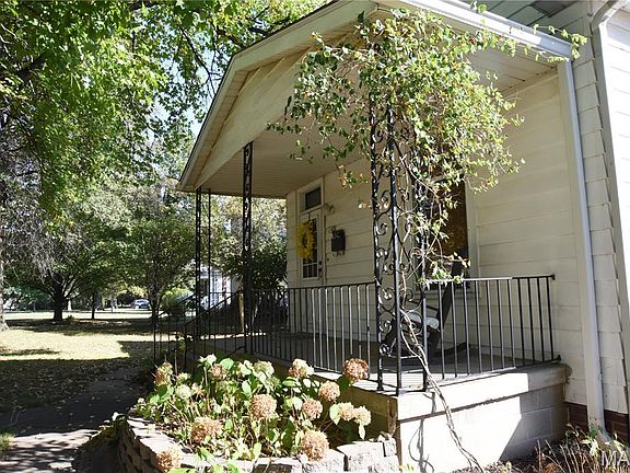 4th image of 142 Springer Ave