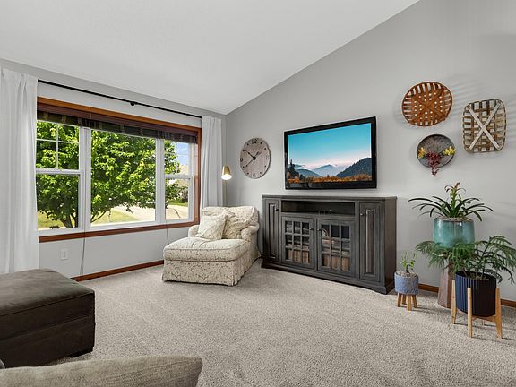 3rd image of 26585 Evergreen Trl