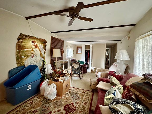 4th image of 460 Smith Ln