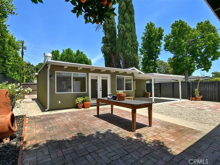 13902 Calvert St — Photo 28