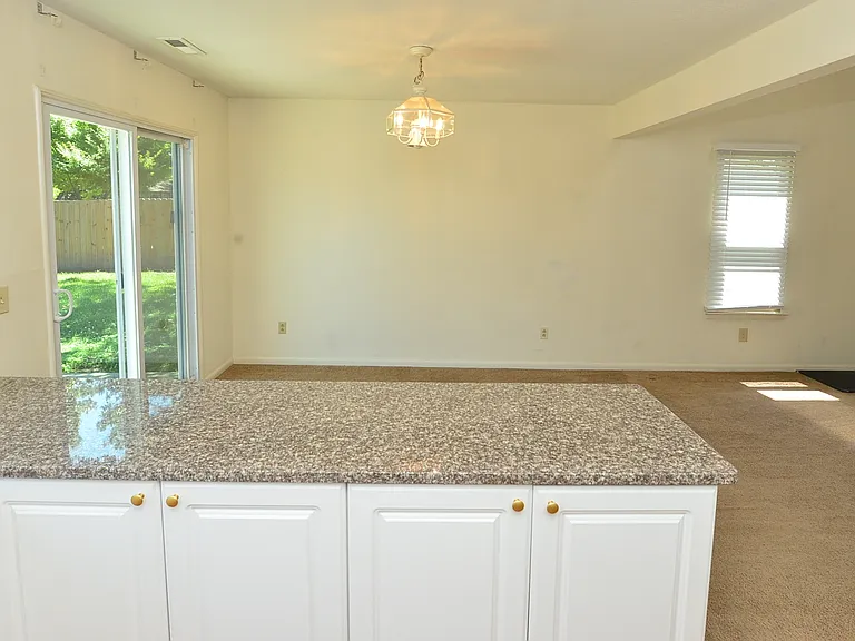 1548 Beachview Dr — Photo 11