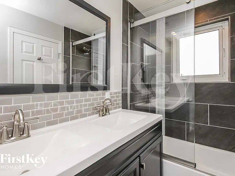1132 N Rose St — Photo 13