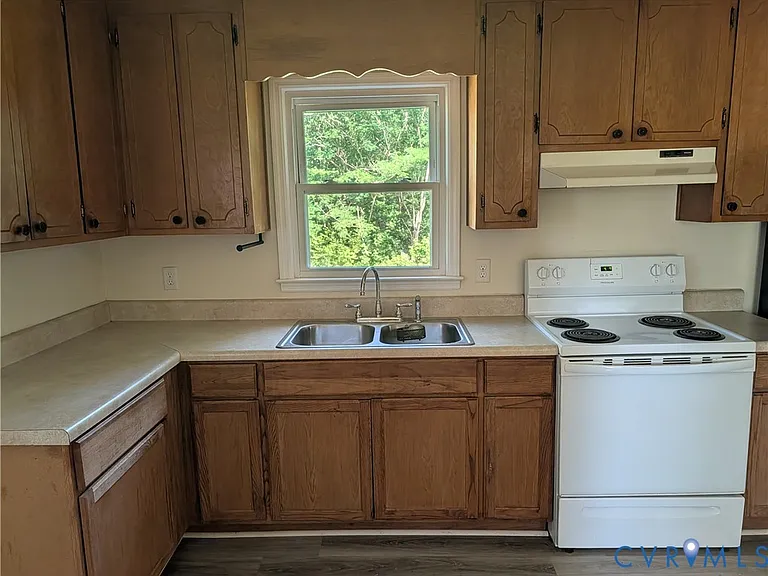 23421 Courthouse Rd — Photo 6