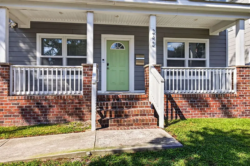 4 bed, 2.5 bath, 2400 sqft, $3,095 — Photo 3