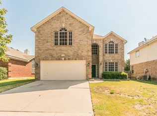 8221 Cedarcrest Ln, Fort Worth, TX 76123
