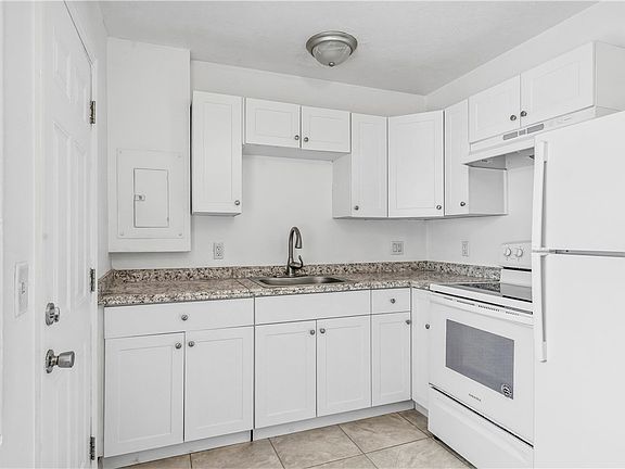 2nd image of 1747-1749 25th St