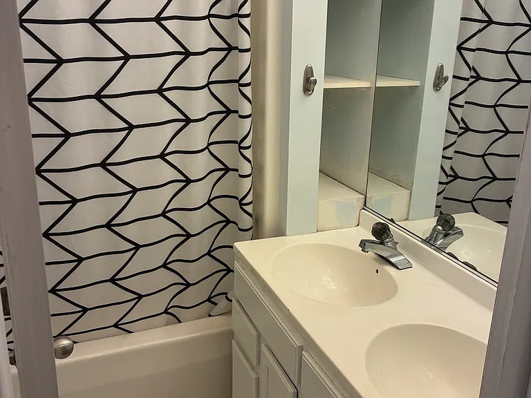 1230 Thorn St #2 — Photo 4