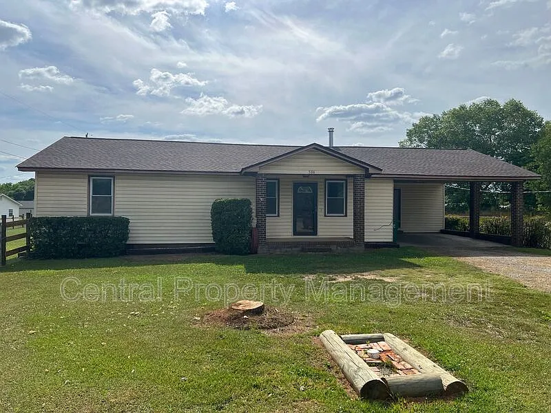 2 bed, 1.0 bath, 1176 sqft, $1,295 — Photo 1