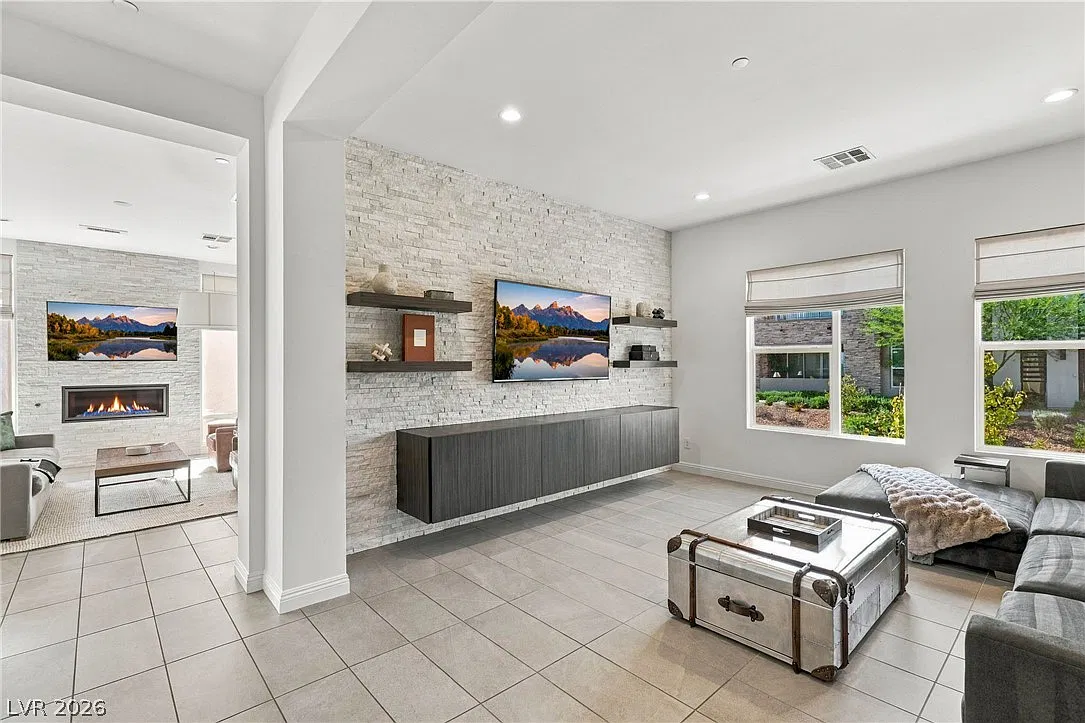 3 bed, 2.5 bath, 2414 sqft, $8,500 — Photo 3