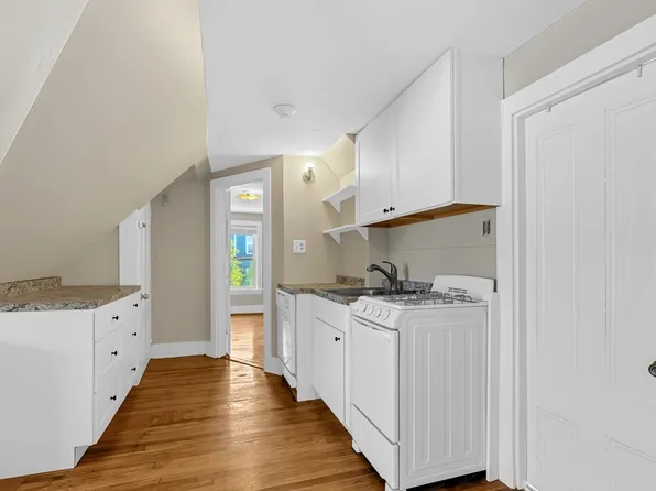 28 Evergreen St #3, Jamaica Plain, MA 02130