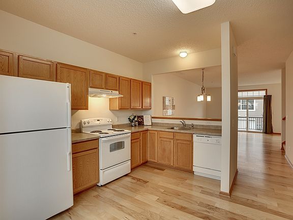 4th image of 10008 Gentian Dr
