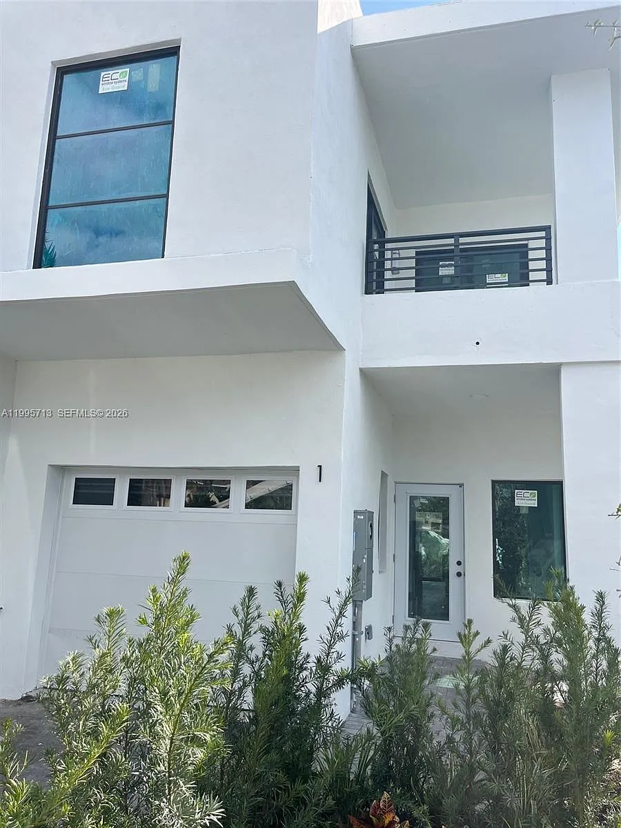 Building Photo - 2511 Pierce St #1