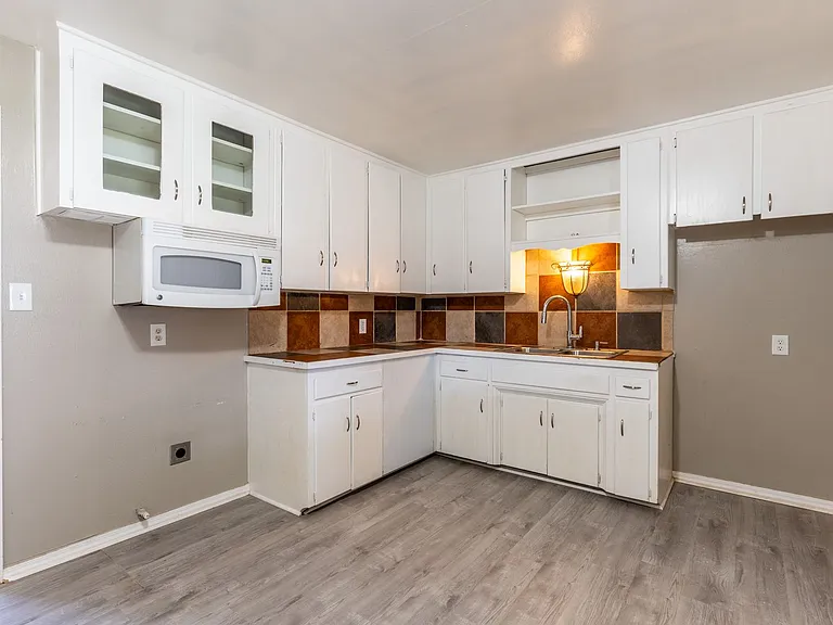 3308 N Holman Ct — Photo 4