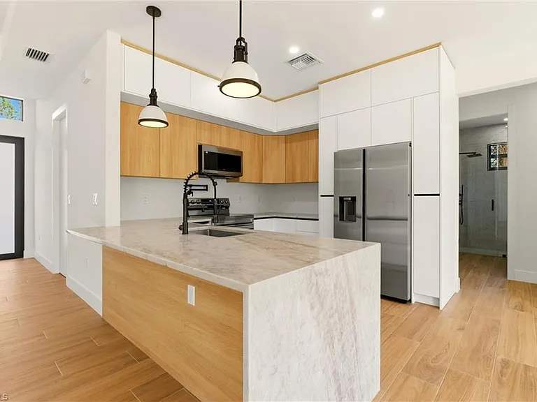 1514 47th Ave NE — Photo 14