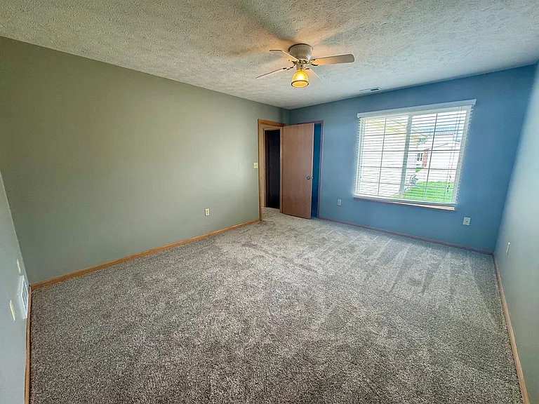 2211 W Todd Ln — Photo 7