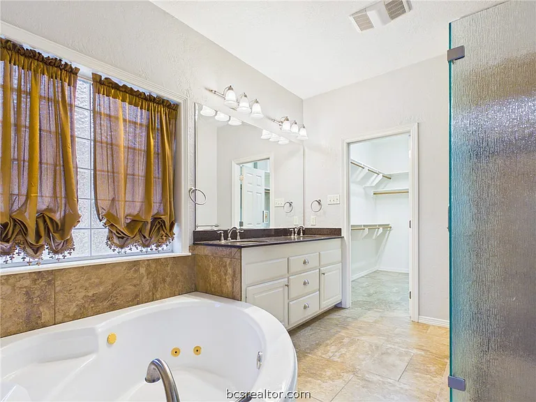 2305 Kendal Green Cir — Photo 18
