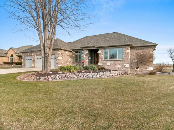 630 Linksview Ct, Wrightstown, WI 54180