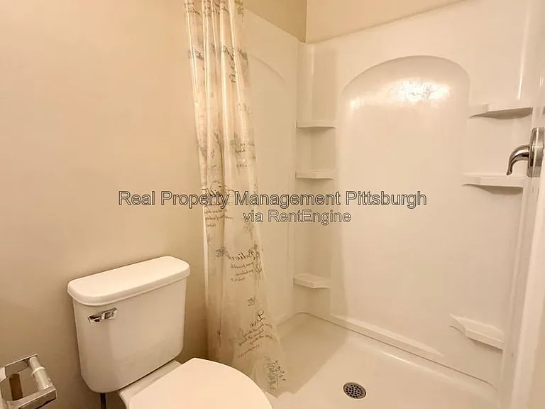1918 Jane St #2 — Photo 5