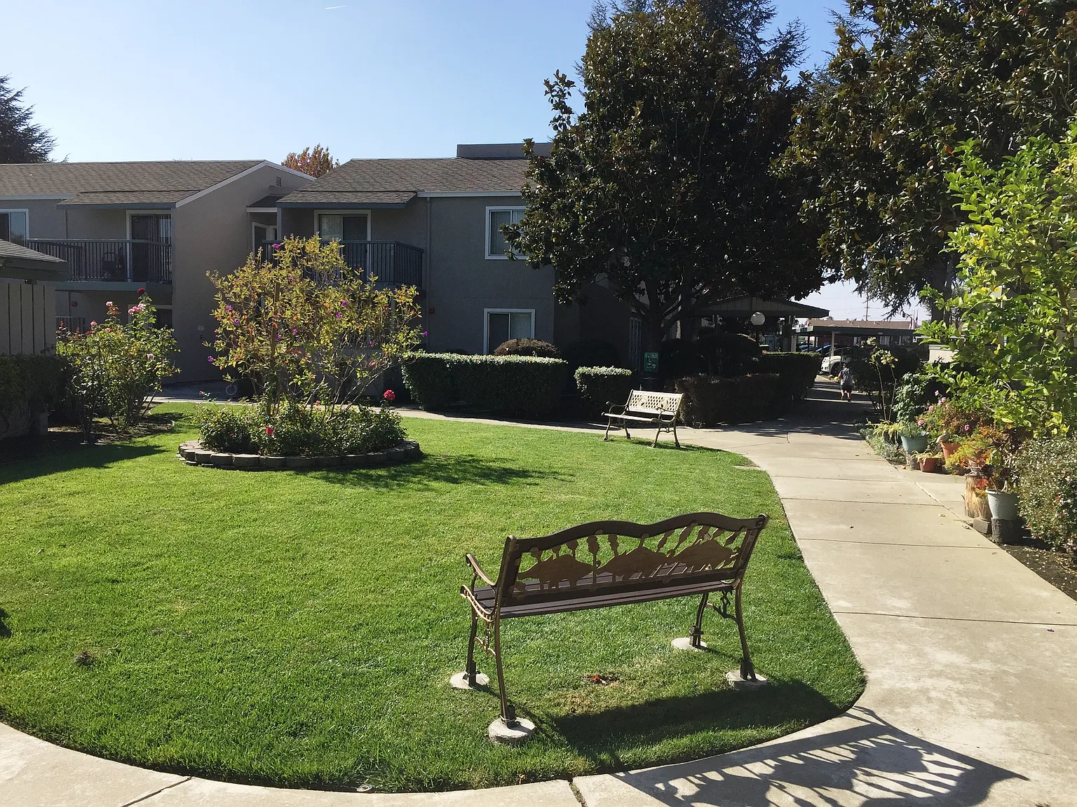 Windsor Garden Apartments — Photo 3