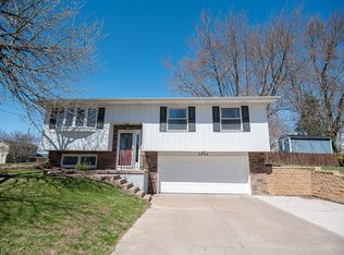 2484 E Dale Ct, Bettendorf, IA
