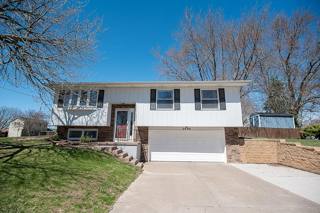 2484 E Dale Ct photo 1
