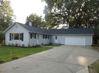 3737 Ivy Dr NE, Grand Rapids, MI 49525