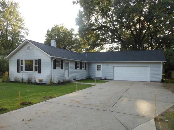 3737 Ivy Dr NE, Grand Rapids, MI 49525