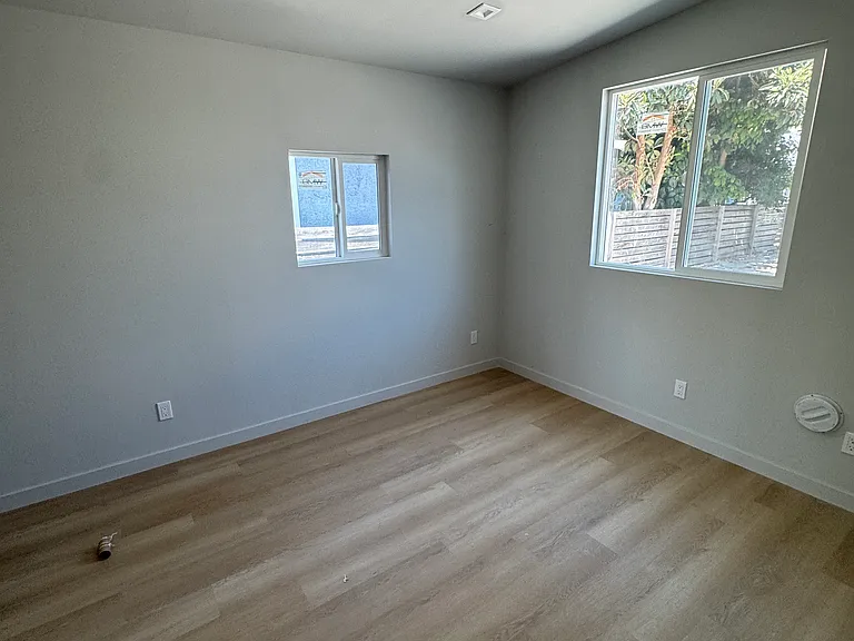 2621 Hillcrest Dr #1/2 — Photo 15