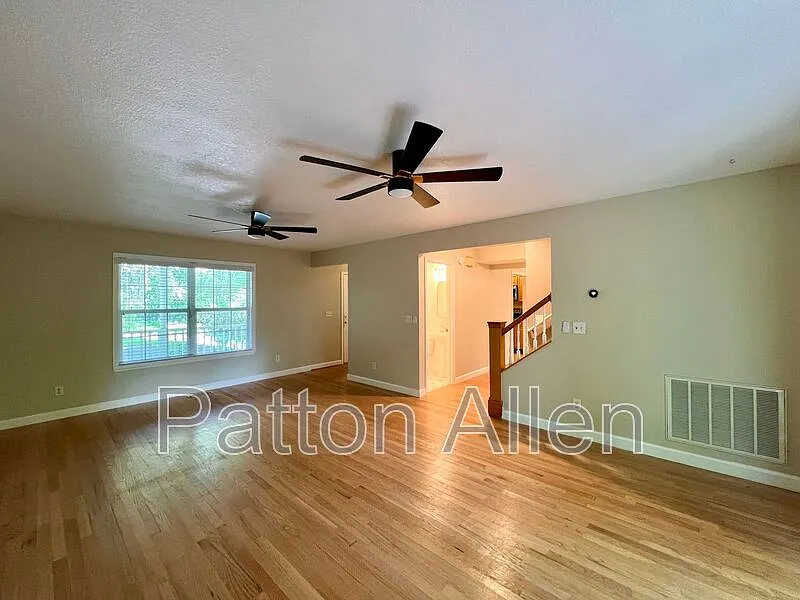 3 bed, 2.0 bath, 1638 sqft, $2,495 — Photo 4