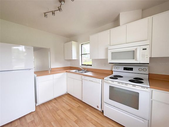 3rd image of 6410 HERITAGE LANE