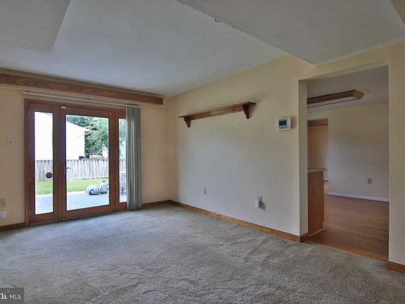 4th image of 1010 Christmas Ln