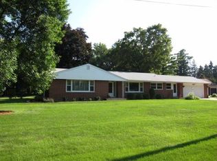 520 Forest View Dr, Geneva, IL 60134